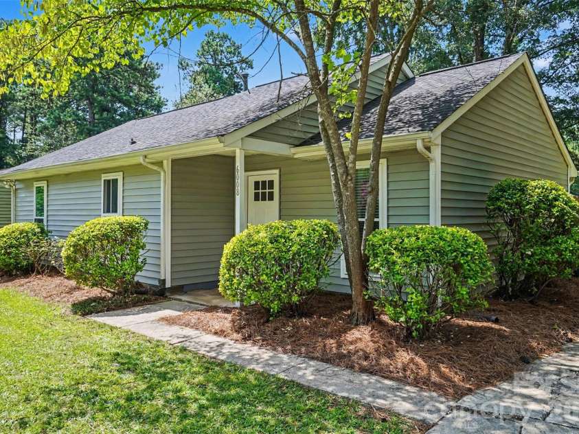 6008 Trysting Road, Charlotte, NC 28227.  MLS# CAR4396209, YatesRealty ID 37627. Welcome Home!