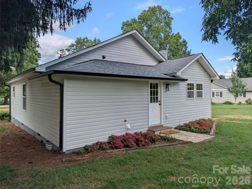 926 Salem Church Road, Lincolnton, NC 28092.  MLS# CAR4403329, YatesRealty ID 37628. 