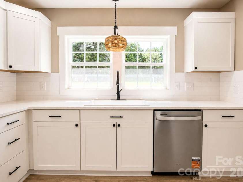 926 Salem Church Road, Lincolnton, NC 28092.  MLS# CAR4403329, YatesRealty ID 37628. Kitchen