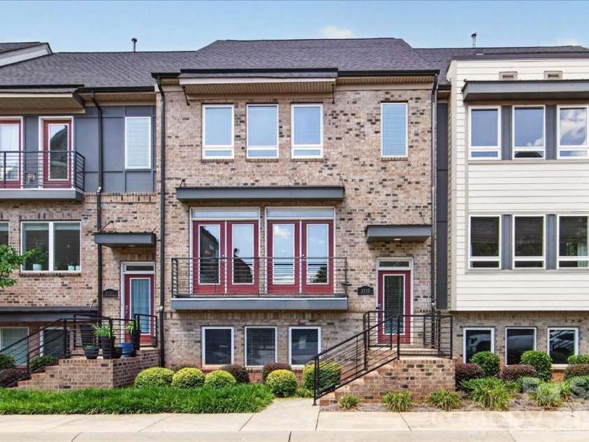 2115 Garabrandt Lane, Charlotte, NC 28204.  MLS# CAR4402454, YatesRealty ID 37629. 