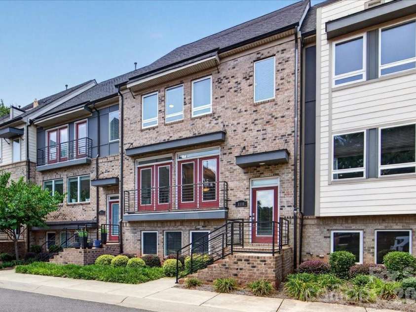 2115 Garabrandt Lane, Charlotte, NC 28204.  MLS# CAR4402454, YatesRealty ID 37629. 