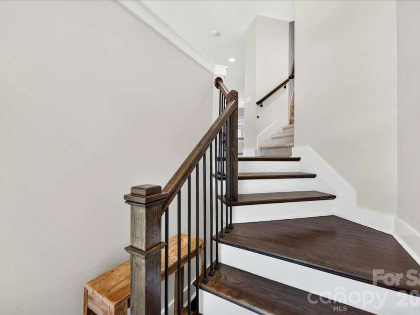 2115 Garabrandt Lane, Charlotte, NC 28204.  MLS# CAR4402454, YatesRealty ID 37629. 