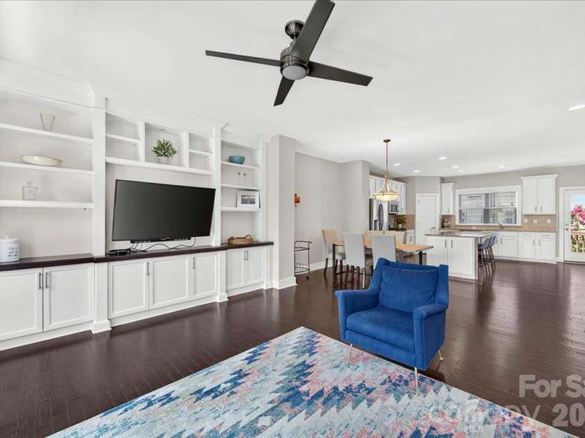 2115 Garabrandt Lane, Charlotte, NC 28204.  MLS# CAR4402454, YatesRealty ID 37629. 