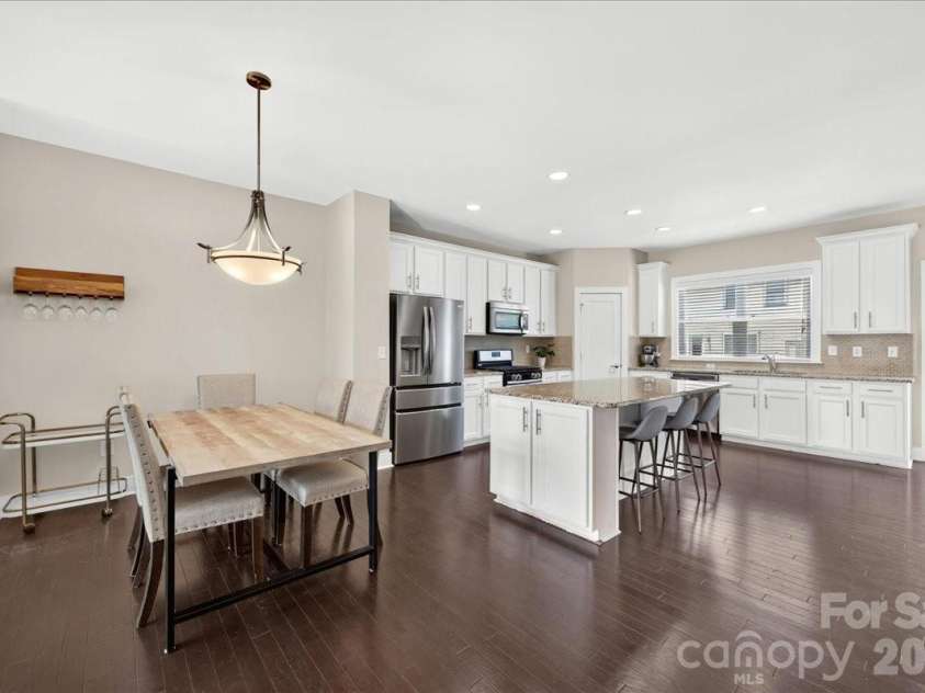 2115 Garabrandt Lane, Charlotte, NC 28204.  MLS# CAR4402454, YatesRealty ID 37629. 