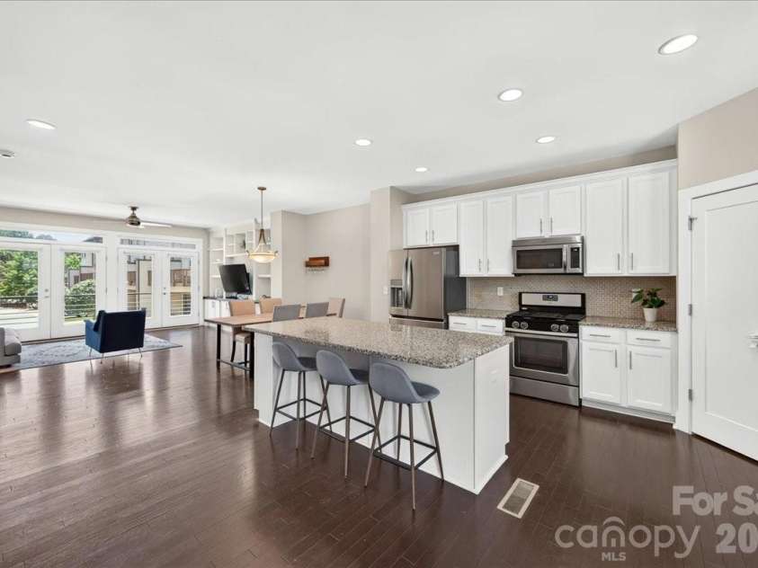 2115 Garabrandt Lane, Charlotte, NC 28204.  MLS# CAR4402454, YatesRealty ID 37629. 