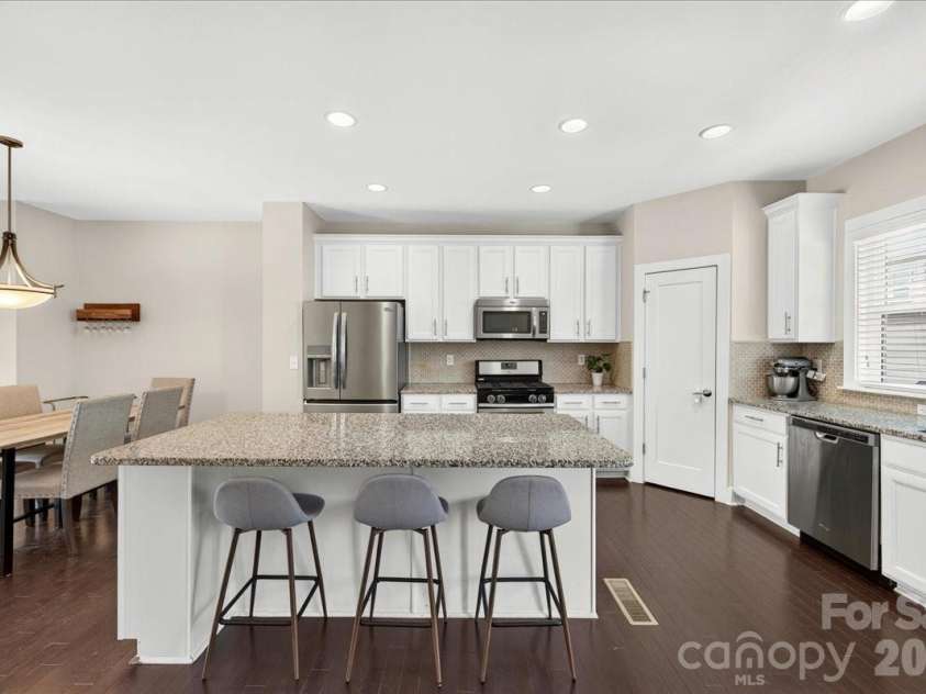 2115 Garabrandt Lane, Charlotte, NC 28204.  MLS# CAR4402454, YatesRealty ID 37629. 