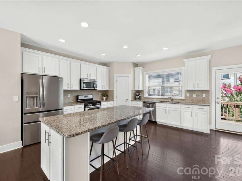 2115 Garabrandt Lane, Charlotte, NC 28204.  MLS# CAR4402454, YatesRealty ID 37629. 