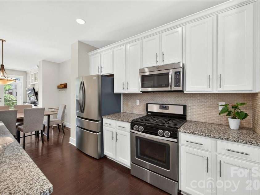 2115 Garabrandt Lane, Charlotte, NC 28204.  MLS# CAR4402454, YatesRealty ID 37629. 