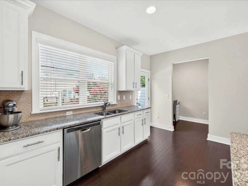 2115 Garabrandt Lane, Charlotte, NC 28204.  MLS# CAR4402454, YatesRealty ID 37629. 