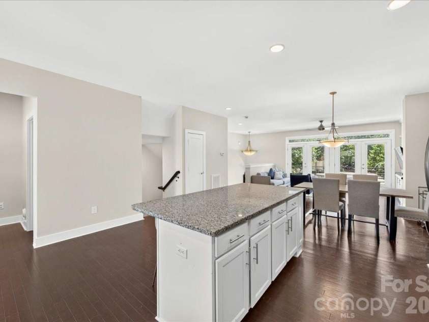 2115 Garabrandt Lane, Charlotte, NC 28204.  MLS# CAR4402454, YatesRealty ID 37629. 