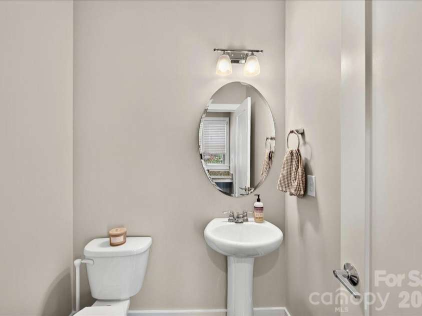 2115 Garabrandt Lane, Charlotte, NC 28204.  MLS# CAR4402454, YatesRealty ID 37629. 