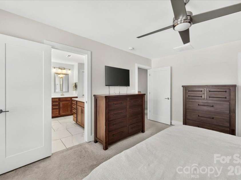 2115 Garabrandt Lane, Charlotte, NC 28204.  MLS# CAR4402454, YatesRealty ID 37629. 