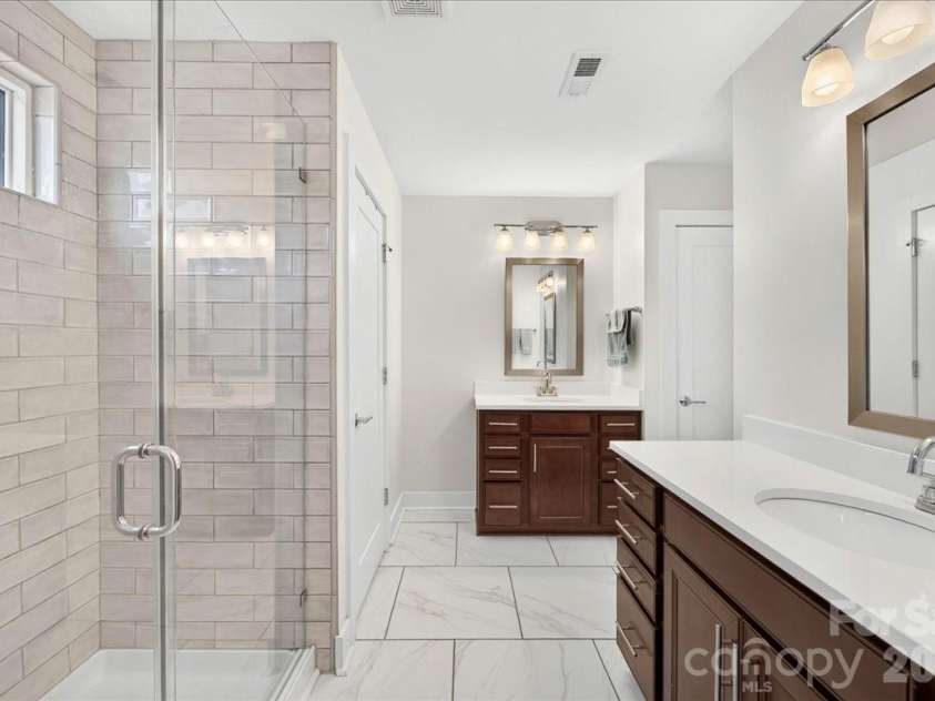 2115 Garabrandt Lane, Charlotte, NC 28204.  MLS# CAR4402454, YatesRealty ID 37629. 