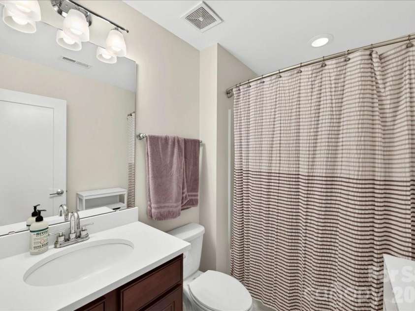 2115 Garabrandt Lane, Charlotte, NC 28204.  MLS# CAR4402454, YatesRealty ID 37629. 