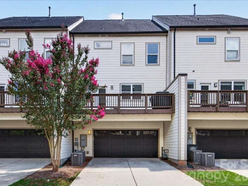2115 Garabrandt Lane, Charlotte, NC 28204.  MLS# CAR4402454, YatesRealty ID 37629. 
