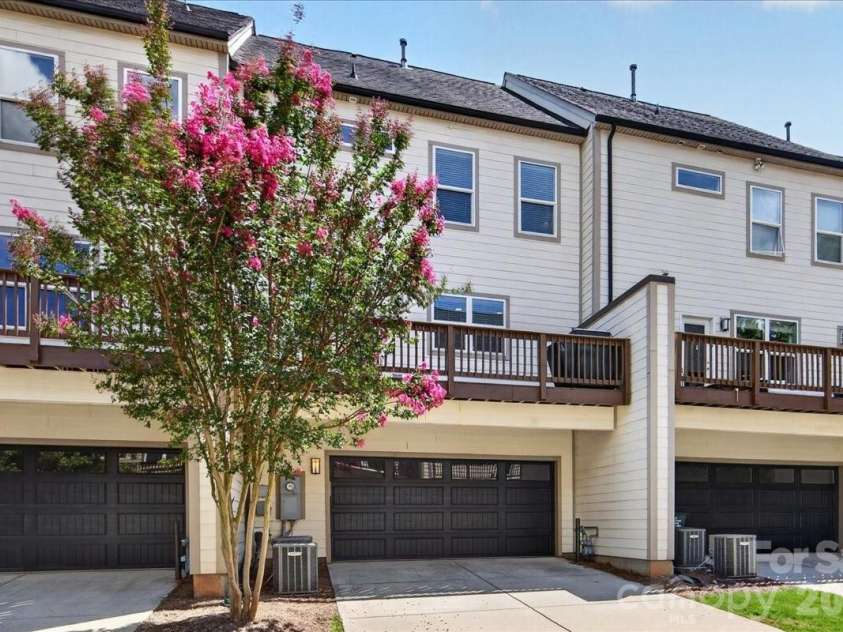 2115 Garabrandt Lane, Charlotte, NC 28204.  MLS# CAR4402454, YatesRealty ID 37629. 