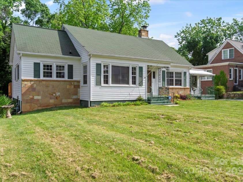 514 Sumter Street, Shelby, NC 28150.  MLS# CAR4253430, YatesRealty ID 3763. 