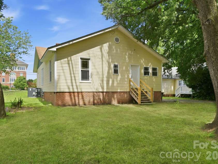 206 Ridge Avenue, Kannapolis, NC 28083.  MLS# CAR4404212, YatesRealty ID 37630. Backyard with Endless Possibilities!