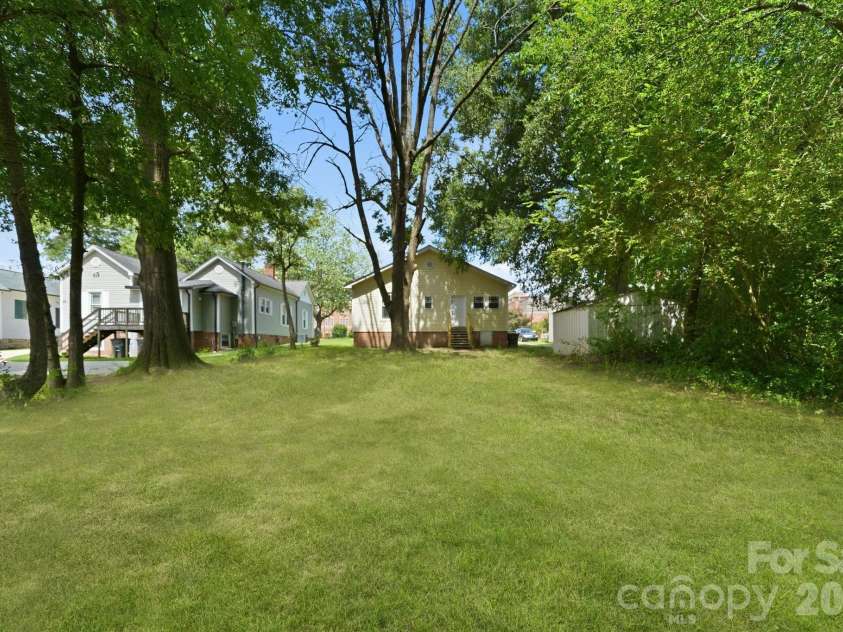 206 Ridge Avenue, Kannapolis, NC 28083.  MLS# CAR4404212, YatesRealty ID 37630. Backyard with Endless Possibilities!!