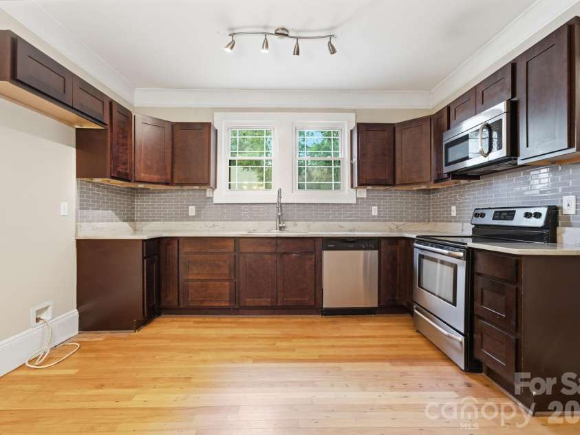 206 Ridge Avenue, Kannapolis, NC 28083.  MLS# CAR4404212, YatesRealty ID 37630. Kitchen