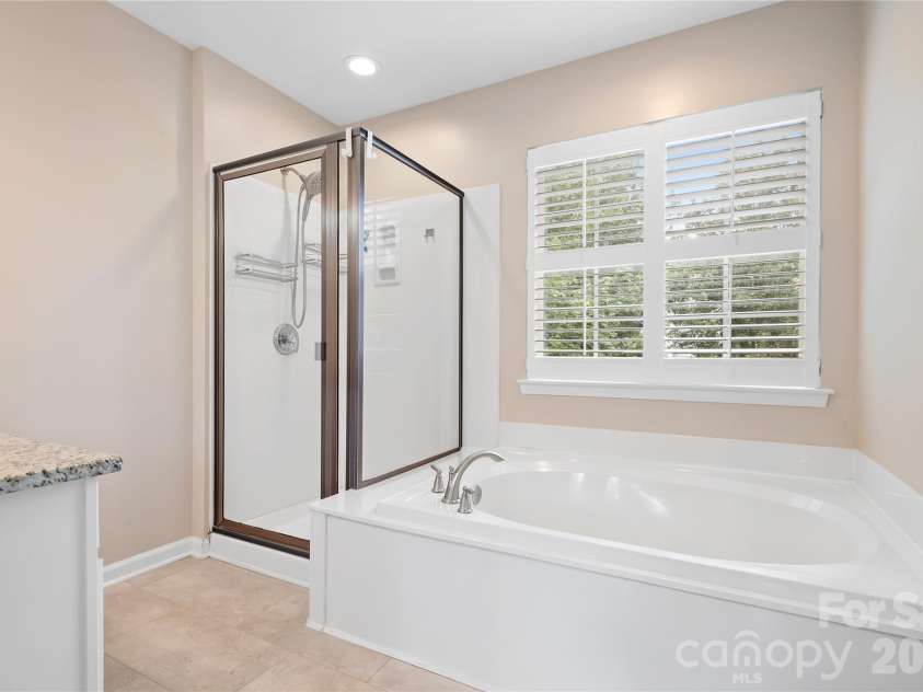 9407 Willow Tree Lane, Charlotte, NC 28277.  MLS# CAR4401791, YatesRealty ID 37631. Primary bathroom with separate shower and tub.
