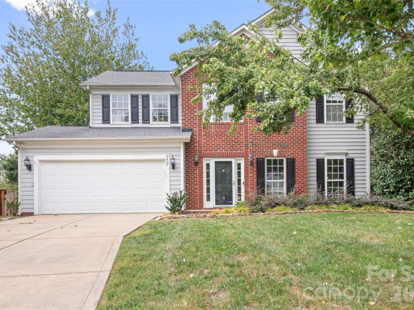 9407 Willow Tree Lane, Charlotte, NC 28277.  MLS# CAR4401791, YatesRealty ID 37631. Welcome Home!