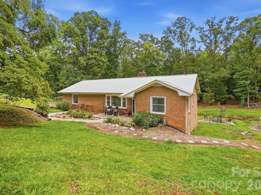 1021 Wedgewood Road, Lancaster, SC 29720.  MLS# CAR4400574, YatesRealty ID 37632. 