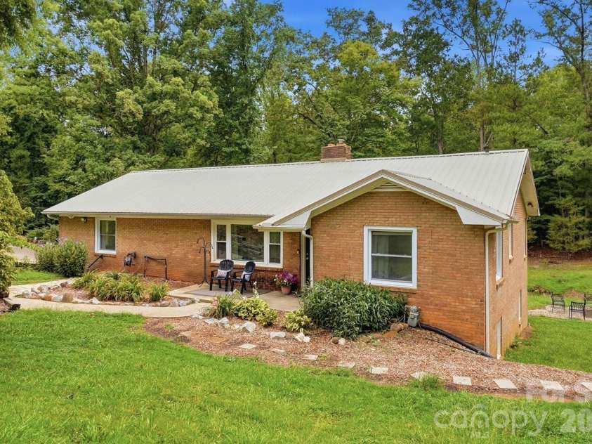 1021 Wedgewood Road, Lancaster, SC 29720.  MLS# CAR4400574, YatesRealty ID 37632. 