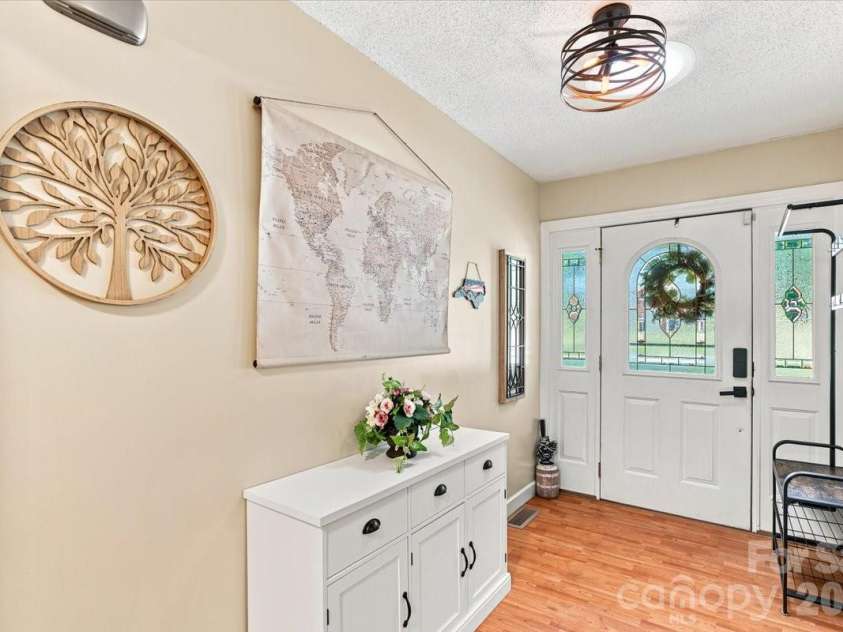 216 Dundeve Circle, Hendersonville, NC 28792.  MLS# CAR4403940, YatesRealty ID 37633. 