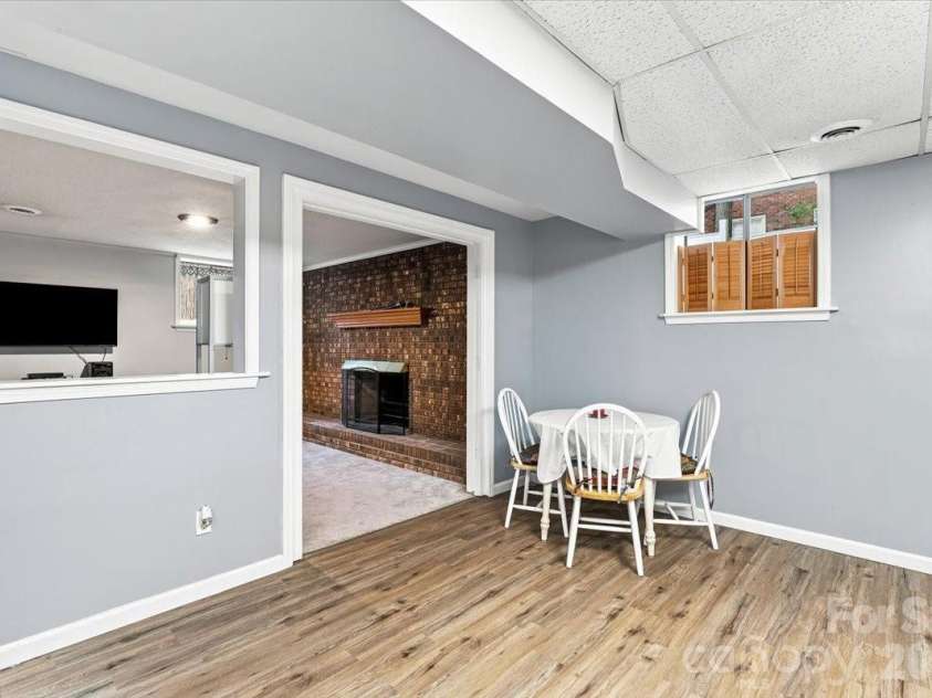 216 Dundeve Circle, Hendersonville, NC 28792.  MLS# CAR4403940, YatesRealty ID 37633. 