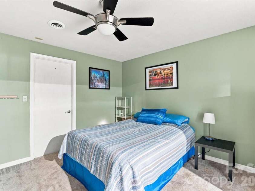 216 Dundeve Circle, Hendersonville, NC 28792.  MLS# CAR4403940, YatesRealty ID 37633. 