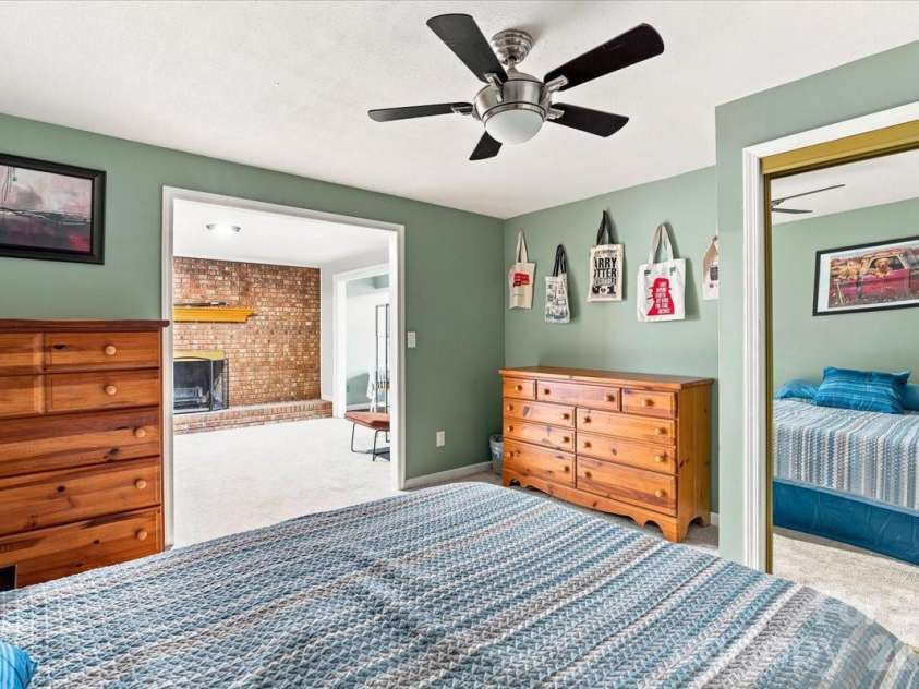 216 Dundeve Circle, Hendersonville, NC 28792.  MLS# CAR4403940, YatesRealty ID 37633. 