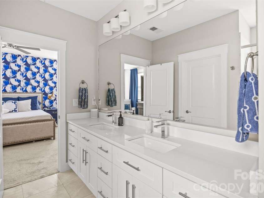 1923 Hamorton Place, Charlotte, NC 28205.  MLS# CAR4401786, YatesRealty ID 37634. 