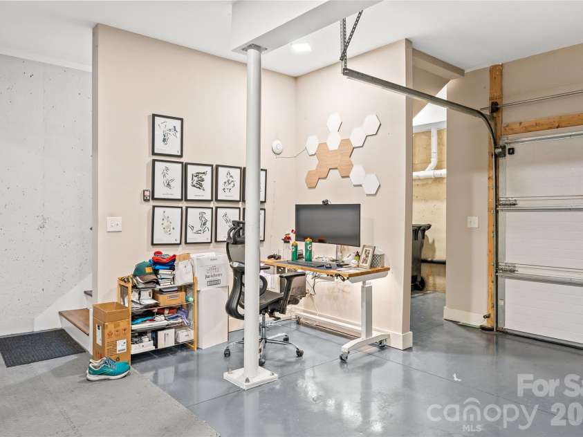 1923 Hamorton Place, Charlotte, NC 28205.  MLS# CAR4401786, YatesRealty ID 37634. 