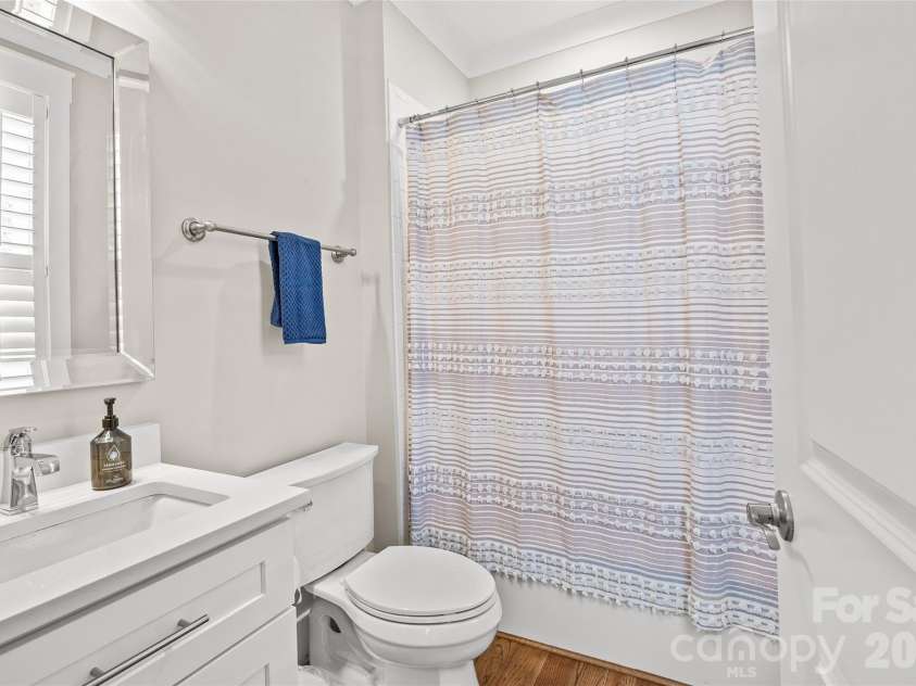 1923 Hamorton Place, Charlotte, NC 28205.  MLS# CAR4401786, YatesRealty ID 37634. Three Piece Bath on Main Floor