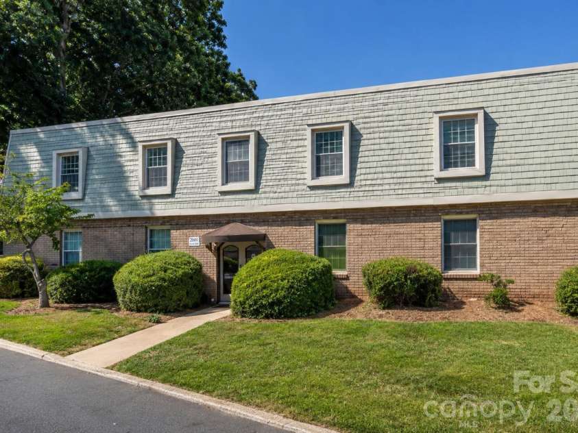 2600 Park Road, Charlotte, NC 28209.  MLS# CAR4404391, YatesRealty ID 37635. 