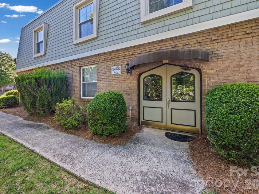 2600 Park Road, Charlotte, NC 28209.  MLS# CAR4404391, YatesRealty ID 37635. 