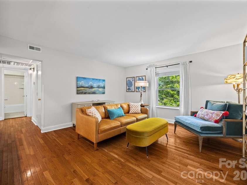 2600 Park Road, Charlotte, NC 28209.  MLS# CAR4404391, YatesRealty ID 37635. 