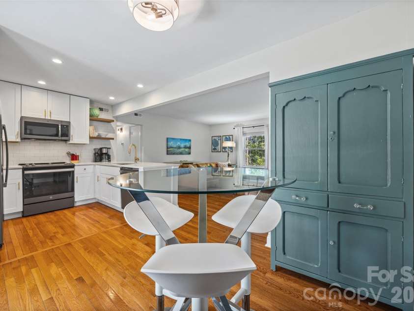 2600 Park Road, Charlotte, NC 28209.  MLS# CAR4404391, YatesRealty ID 37635. 