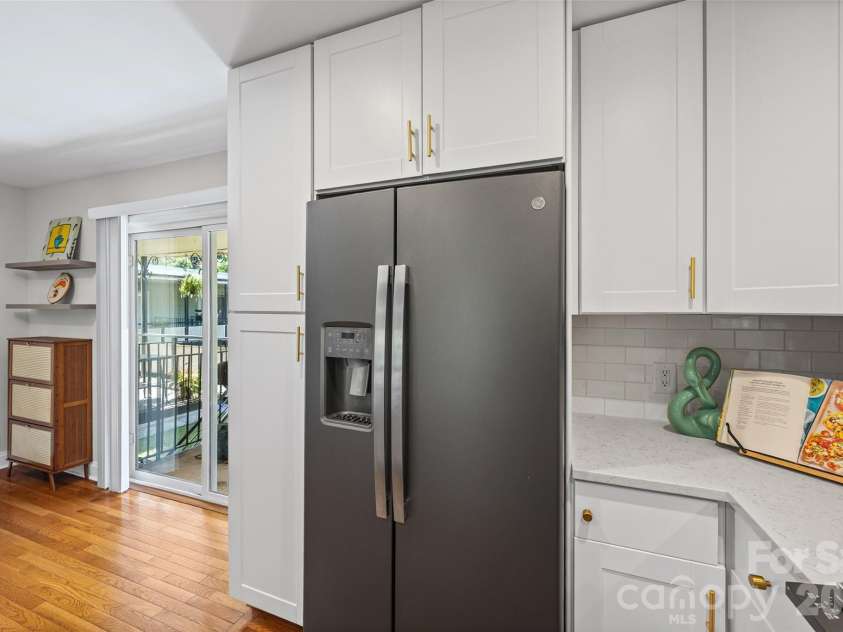 2600 Park Road, Charlotte, NC 28209.  MLS# CAR4404391, YatesRealty ID 37635. 
