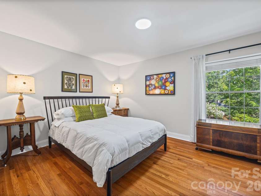 2600 Park Road, Charlotte, NC 28209.  MLS# CAR4404391, YatesRealty ID 37635. 