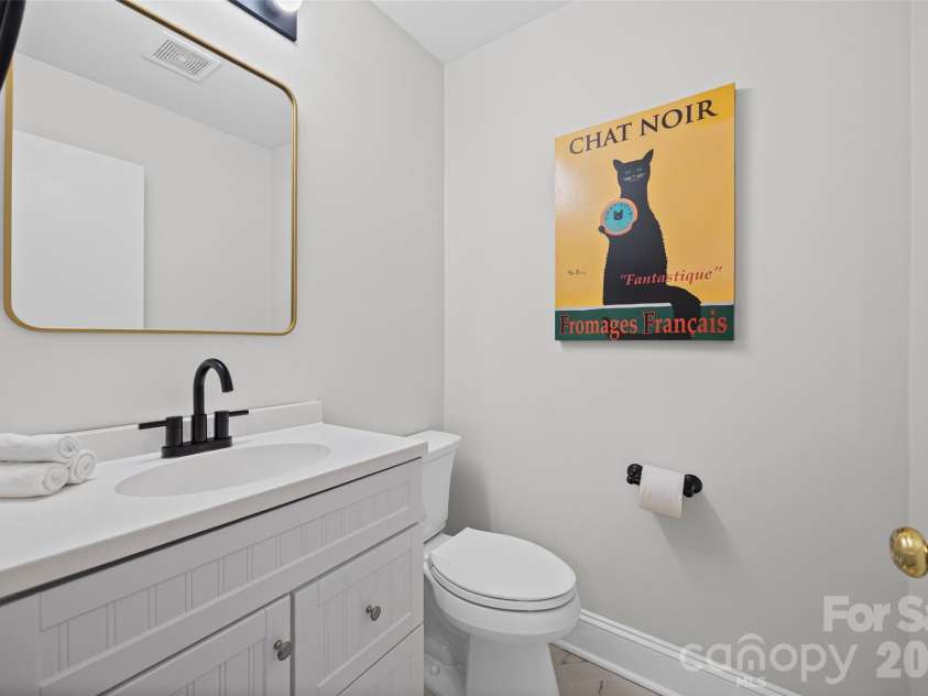 2600 Park Road, Charlotte, NC 28209.  MLS# CAR4404391, YatesRealty ID 37635. 