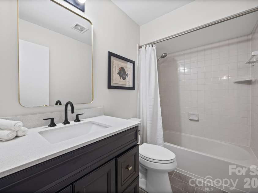 2600 Park Road, Charlotte, NC 28209.  MLS# CAR4404391, YatesRealty ID 37635. 