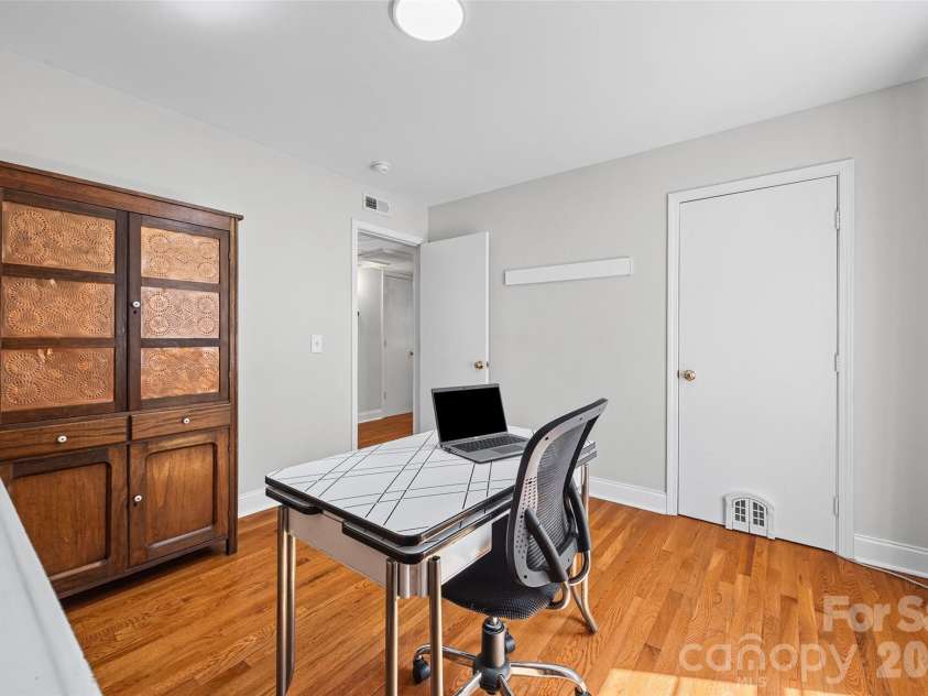 2600 Park Road, Charlotte, NC 28209.  MLS# CAR4404391, YatesRealty ID 37635. 