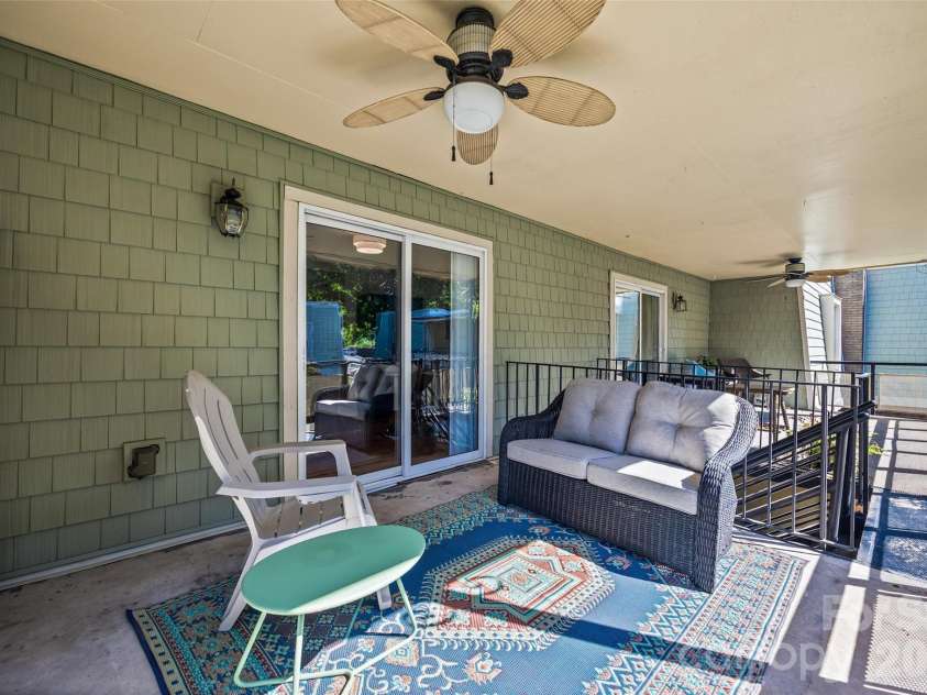 2600 Park Road, Charlotte, NC 28209.  MLS# CAR4404391, YatesRealty ID 37635. 