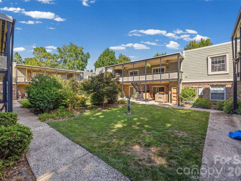2600 Park Road, Charlotte, NC 28209.  MLS# CAR4404391, YatesRealty ID 37635. 