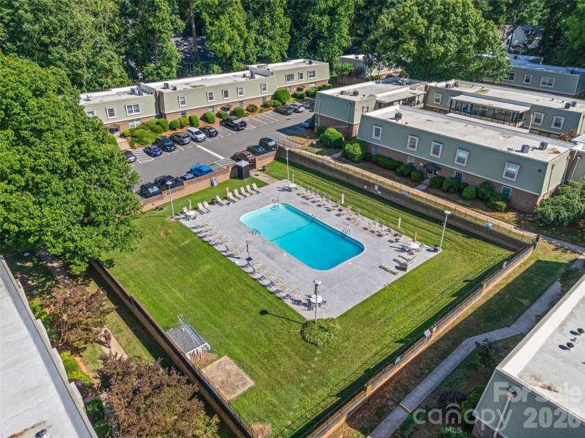 2600 Park Road, Charlotte, NC 28209.  MLS# CAR4404391, YatesRealty ID 37635. 