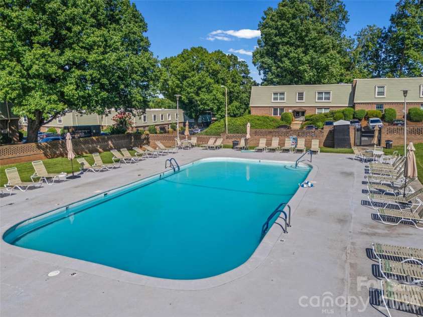 2600 Park Road, Charlotte, NC 28209.  MLS# CAR4404391, YatesRealty ID 37635. 