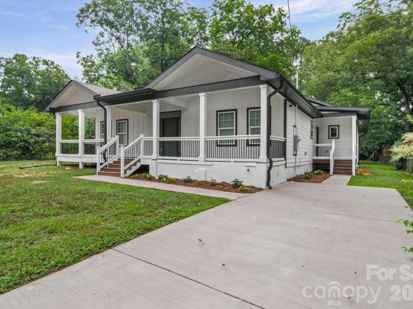 111 Hemphill Avenue, Chester, SC 29706.  MLS# CAR4403805, YatesRealty ID 37636. 