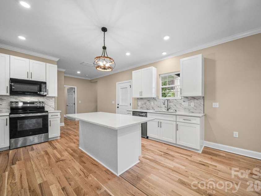 111 Hemphill Avenue, Chester, SC 29706.  MLS# CAR4403805, YatesRealty ID 37636. 